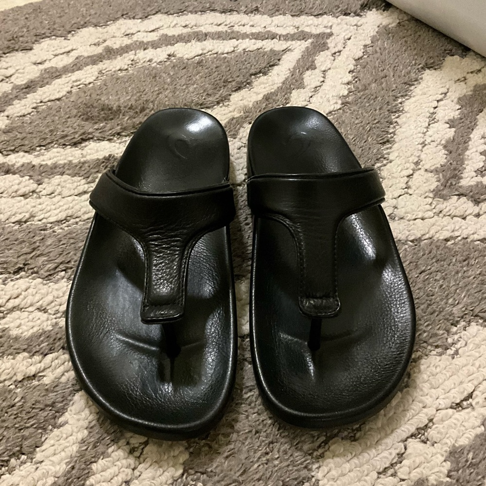 Olukai Kipe‘A Lipi Sandal. Size 8. Lightly worn.